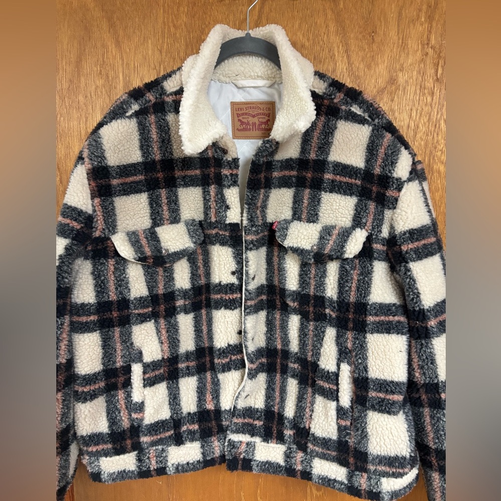 Levi's Quilted Jacket in White/black ams some pink(?).